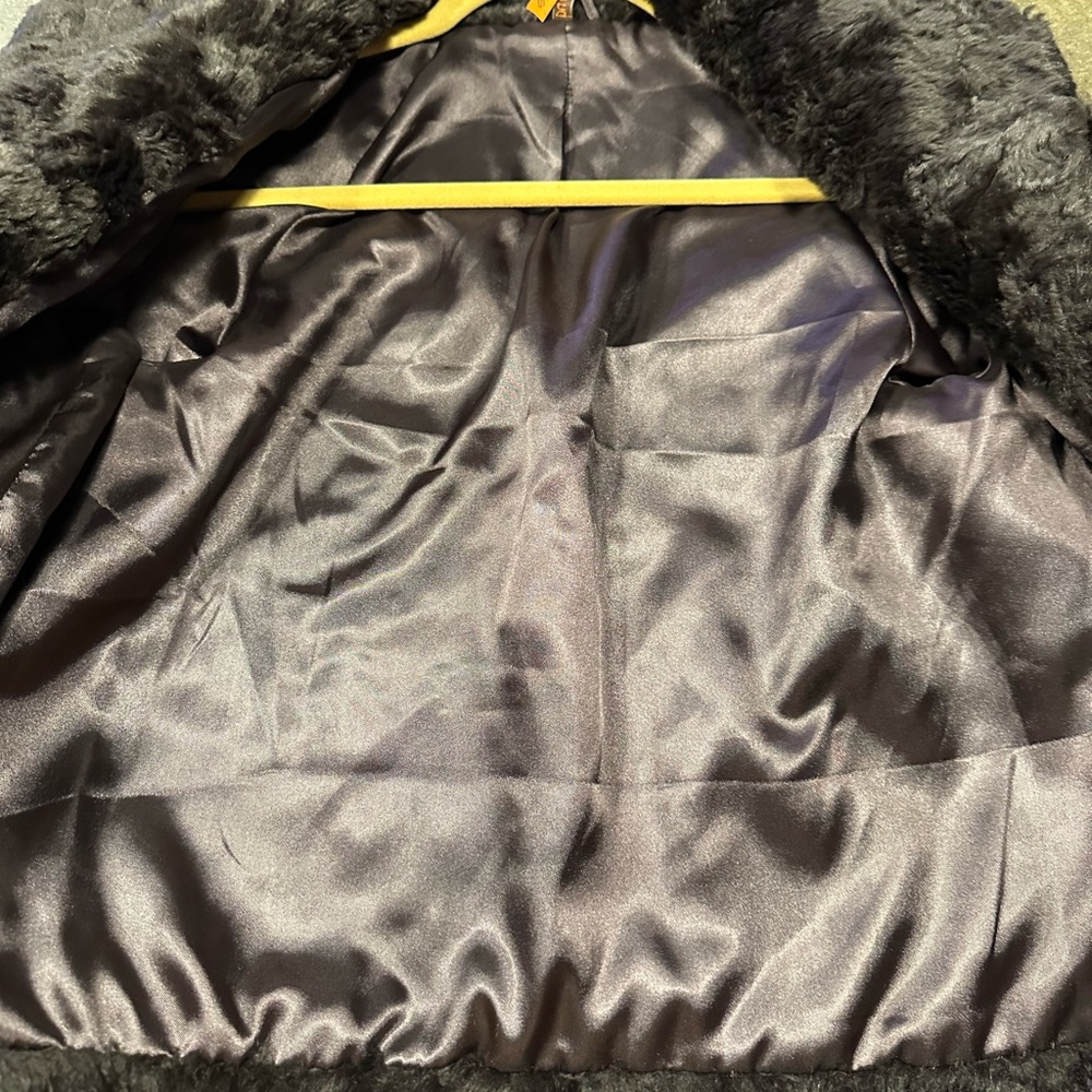 Faux fur brown jacket. Super stylish. Waist length. - Picture 3 of 6